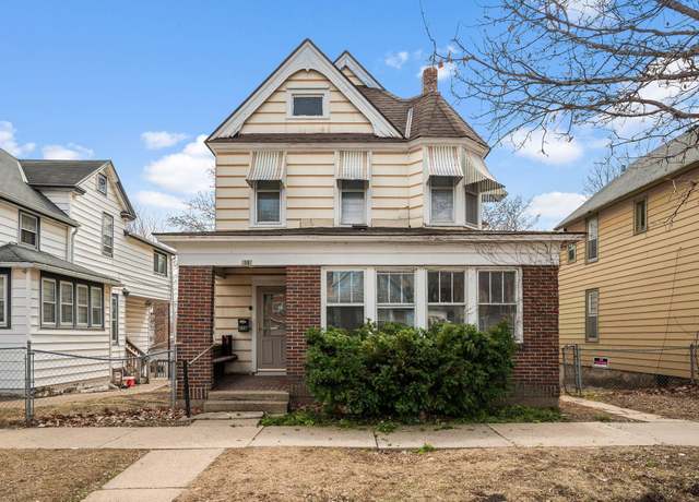 Property at 618 Magnolia Ave E, Saint Paul, MN 55130, 4 beds, 2 baths