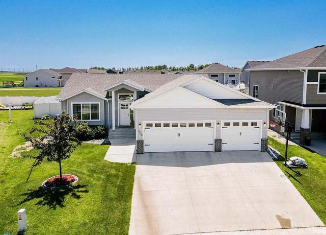 Property at 5828 58th Ave S, Fargo, ND 58104, 4 beds, 3 baths