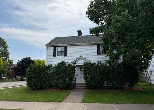 Property at 252 Market St, Winona, MN 55987, 3 beds, 2 baths