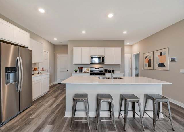 Property at 17021 Draper Way, Lakeville, MN 55044, 5 beds, 3 baths