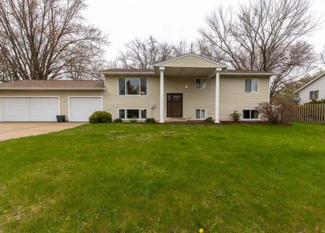 Property at 308 16th Ave SW, Austin, MN 55912, 4 beds, 3 baths