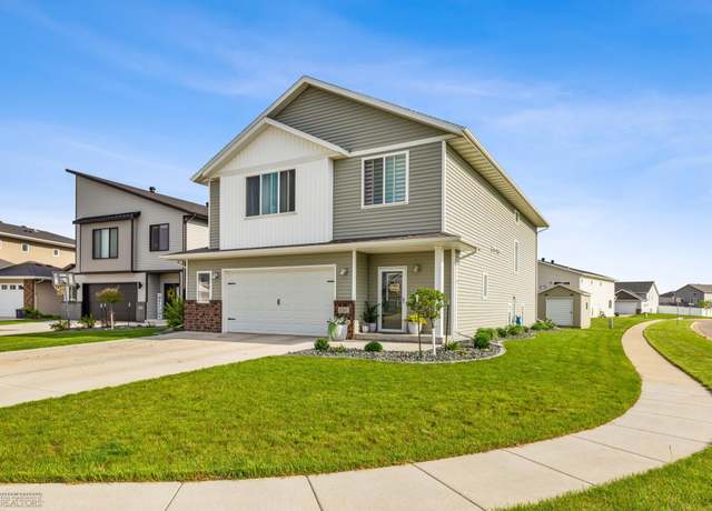 Property at 5261 8th Ct W, West Fargo, ND 58078, 4 beds, 3 baths