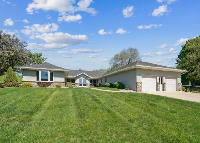 Property at 2090 Knollwood Dr, Fairmont, MN 56031, 3 beds, 2 baths