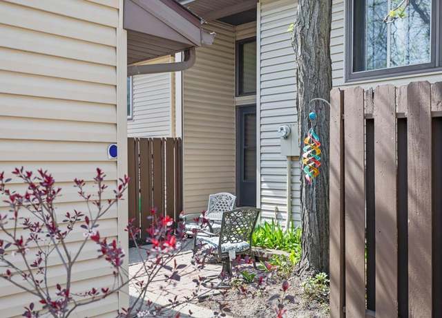 Property at 147 River Woods Ln, Burnsville, MN 55337, 3 beds, 2 baths
