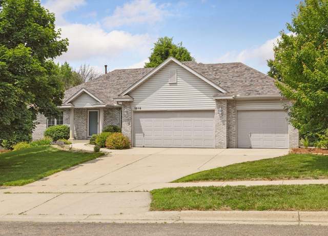 Property at 1816 Michigan Dr, Northfield, MN 55057, 4 beds, 3 baths