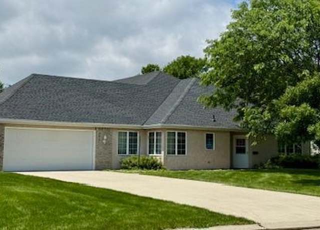 Property at 904 23rd St SE, Willmar, MN 56201, 2 beds, 2 baths