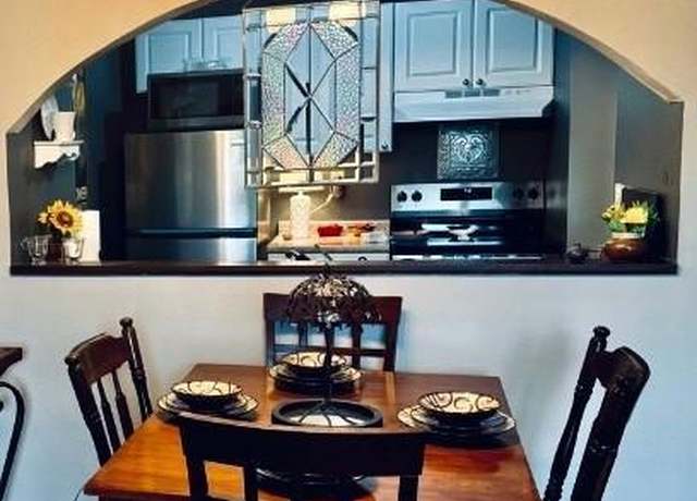 Property at 1181 Edgcumbe Rd #213, Saint Paul, MN 55105, 1 bed, 1 bath