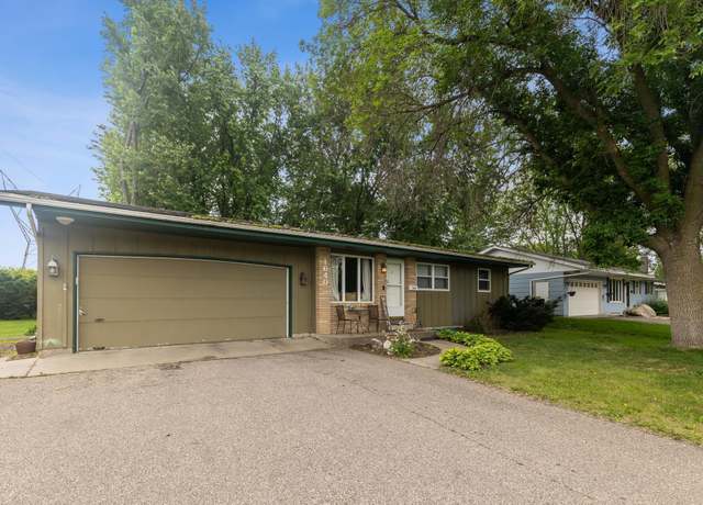 Property at 1640 6th Ave W, Shakopee, MN 55379, 5 beds, 2 baths