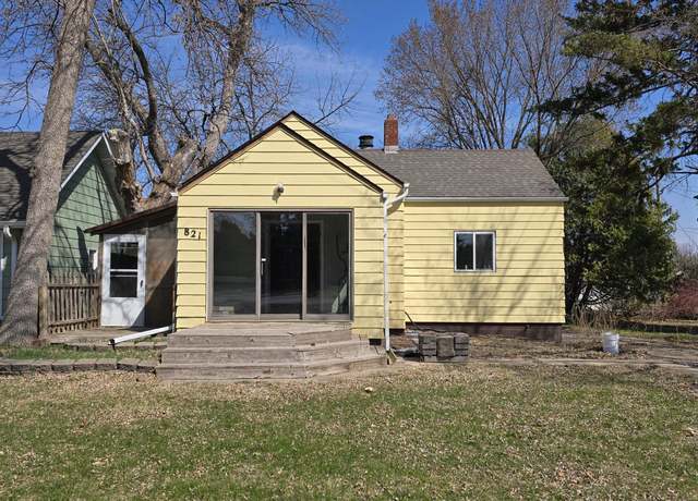 Property at 821 7th St SW, Pipestone, MN 56164, 2 beds, 2 baths