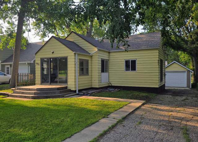 Property at 821 7th St SW, Pipestone, MN 56164, 2 beds, 2 baths
