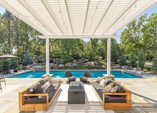 Property at 9195 Eagle Ridge Rd, Chanhassen, MN 55317, 5 beds, 5 baths