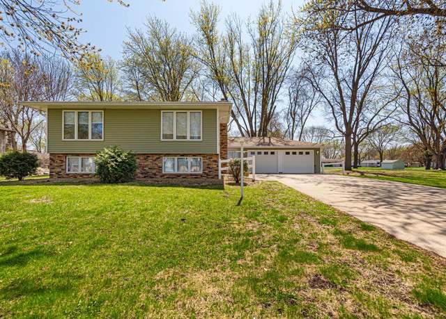 Property at 751 Lakeside Dr, Gaylord, MN 55334, 4 beds, 2 baths