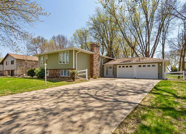 Property at 751 Lakeside Dr, Gaylord, MN 55334, 4 beds, 2 baths