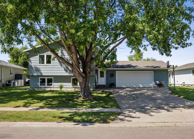 Property at 36 Evergreen Cir, West Fargo, ND 58078, 4 beds, 2 baths