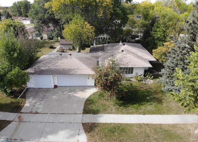 Property at 401 Johnson Pl, Crookston, MN 56716, 3 beds, 2 baths