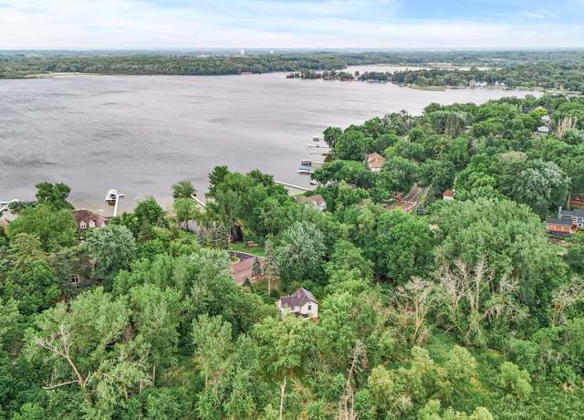 Property at 6450 Minnewashta Pkwy, Chanhassen, MN 55331, 3 beds, 2 baths