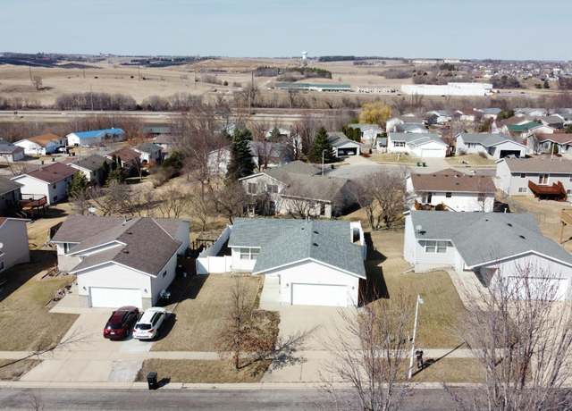 Property at 4929 Valley Dr NW, Rochester, MN 55901, 3 beds, 2 baths