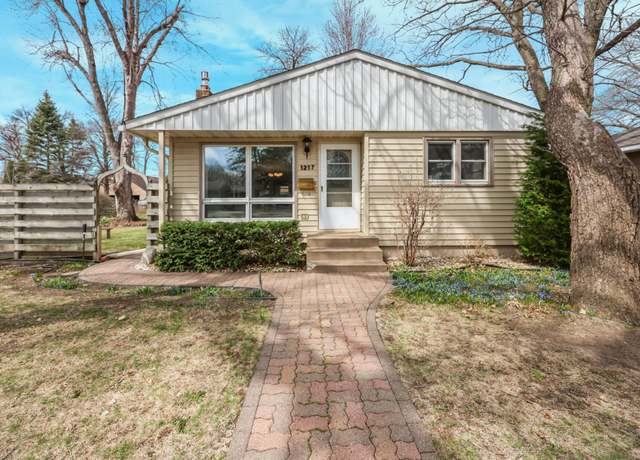 Property at 1217 8th Ave SE, Saint Cloud, MN 56304, 3 beds, 2 baths