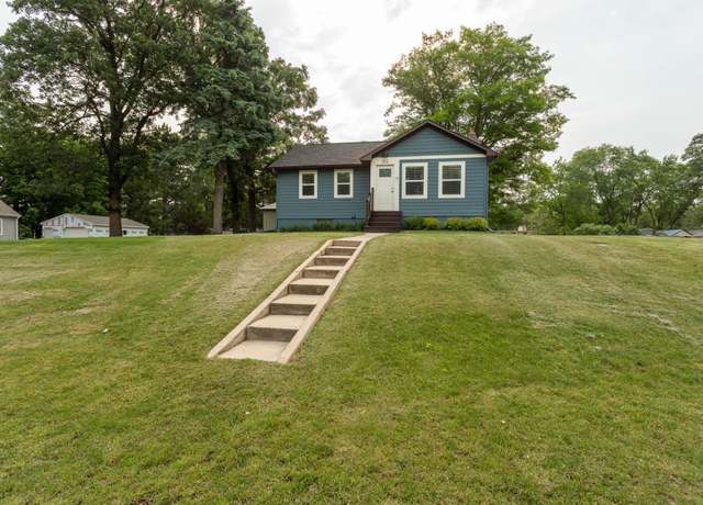 Property at 202 N Park St, Alexandria, MN 56308, 3 beds, 2 baths