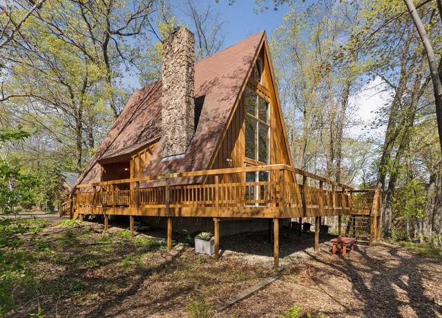 Property at 231 Kenwood St, Mahtomedi, MN 55115, 2 beds, 2 baths
