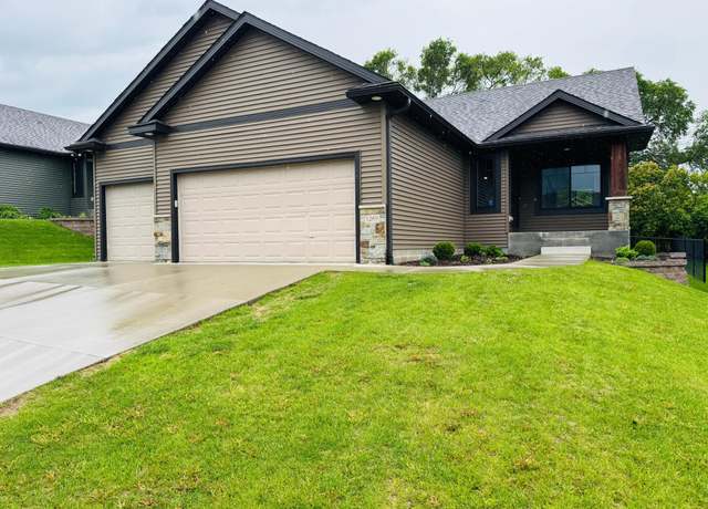 Property at 1269 Turnberry Dr SE, Rochester, MN 55904, 4 beds, 3 baths