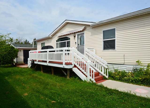 Property at 1367 Birchview Dr, Maplewood, MN 55119, 3 beds, 2 baths