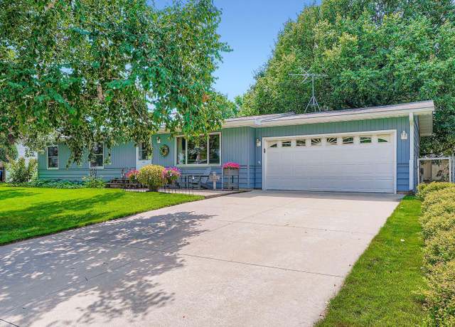 Property at 1946 11th Ave E, Shakopee, MN 55379, 4 beds, 2 baths