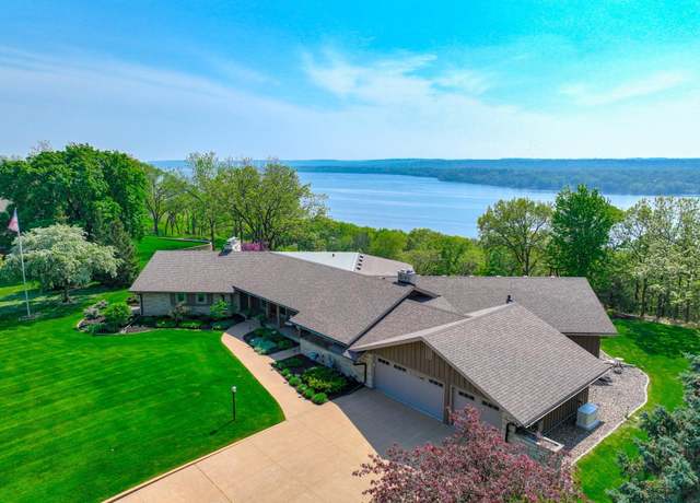Property at 1019 Crest View Dr, Hudson, WI 54016, 5 beds, 5 baths