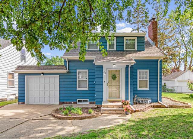 Property at 702 Larpenteur Ave W, Saint Paul, MN 55113, 2 beds, 2 baths