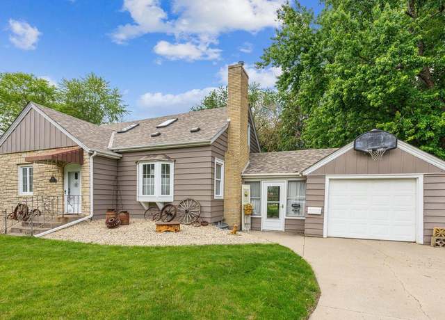 Property at 1275 Roselawn Ave W, Roseville, MN 55113, 3 beds, 2 baths