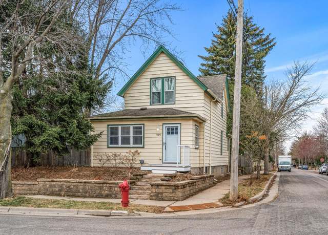 Property at 999 Victoria St N, Saint Paul, MN 55103, 3 beds, 1 bath