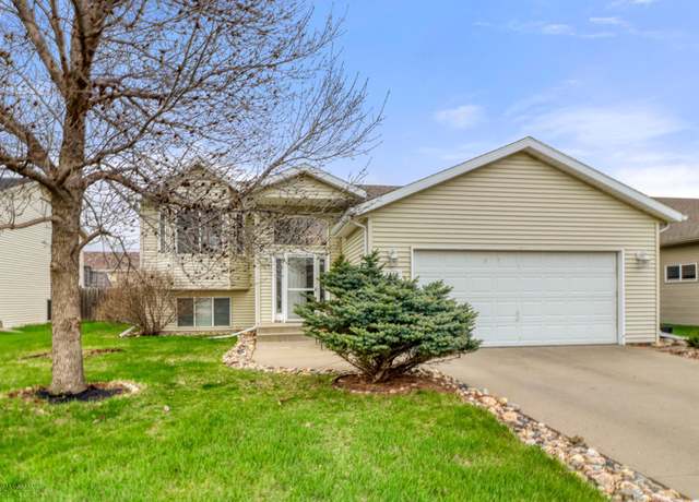 Property at 1040 39th Ave W, West Fargo, ND 58078, 4 beds, 3 baths