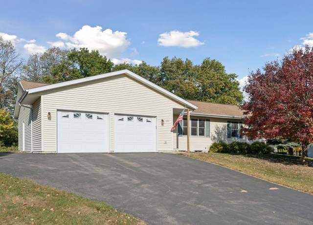Property at 135 Sunset Dr, Henderson, MN 56044, 4 beds, 2 baths
