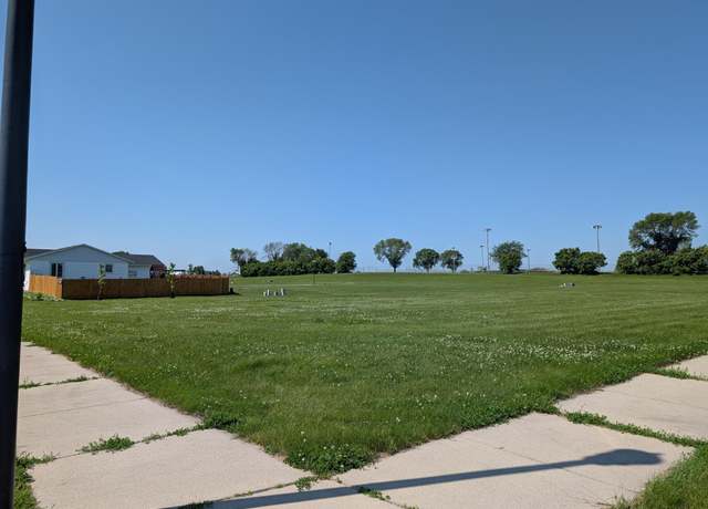 Property at 414 Berlin Cir, Marshall, MN 56258