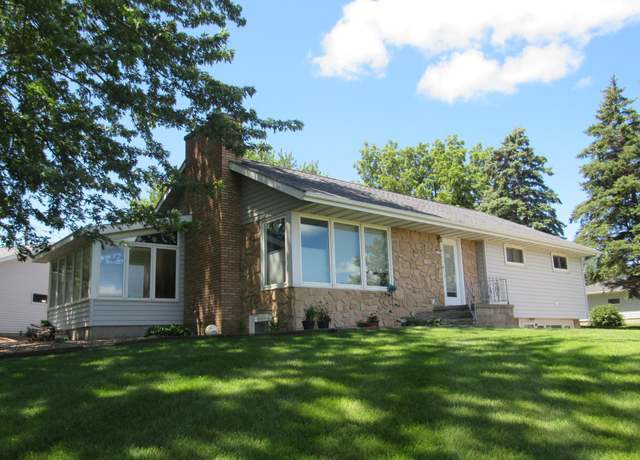Property at 405 7th St NE, Fulda, MN 56131, 4 beds, 2 baths