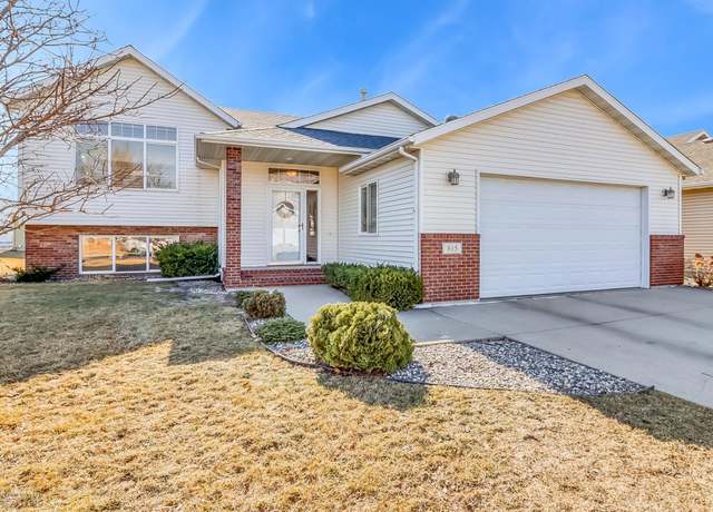 Property at 815 16th Ave W, West Fargo, ND 58078, 4 beds, 3 baths