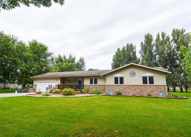 Property at 114 Fern Rd, Thief River Falls, MN 56701, 6 beds, 3 baths