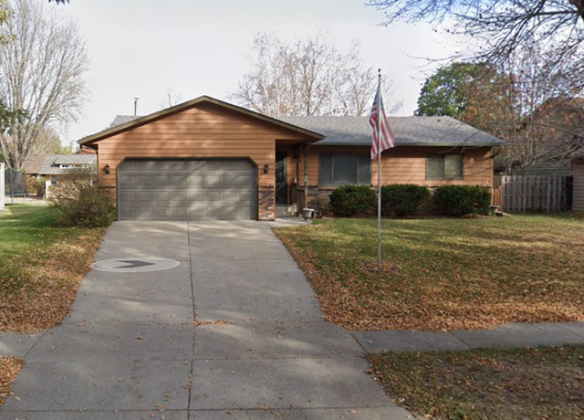Property at 1524 31st Ave N, Saint Cloud, MN 56303, 4 beds, 2 baths