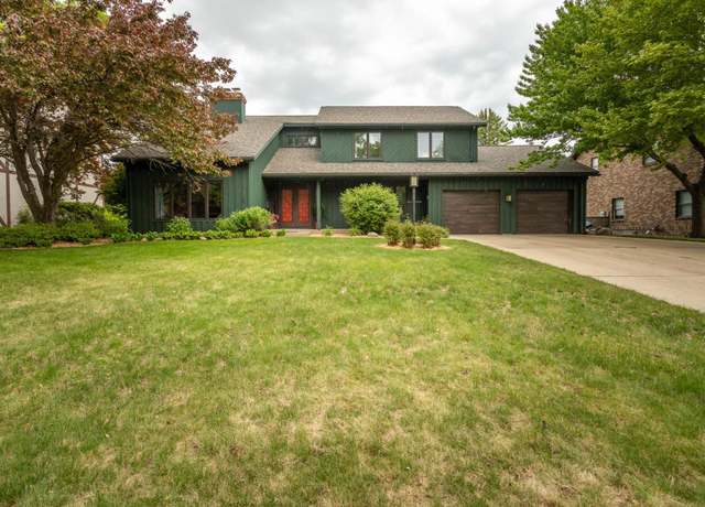 Property at 1108 Maple St, Alexandria, MN 56308, 3 beds, 4 baths