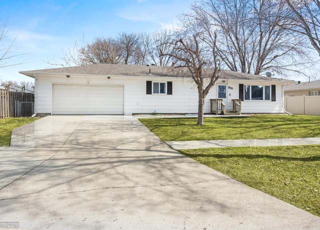 Property at 3111 3rd St N, Fargo, ND 58102, 4 beds, 3 baths