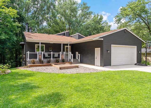Property at 17781 Jamaica Cir, Lakeville, MN 55044, 4 beds, 2 baths
