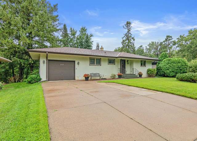 Property at 512 Glenwood Ave, Roseville, MN 55113, 3 beds, 2 baths