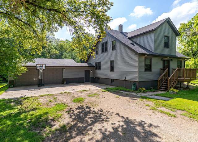 Property at 899 Eagle Ave, Reynolds, ND 58275, 3 beds, 2 baths