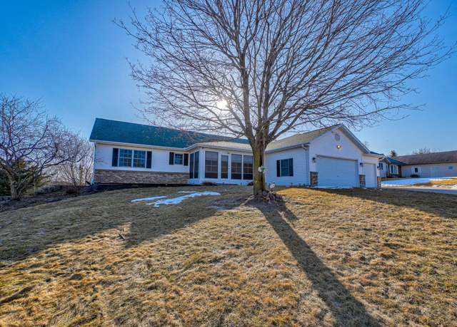 Property at 1141 Eulaine Cir, Hammond, WI 54015, 4 beds, 2 baths
