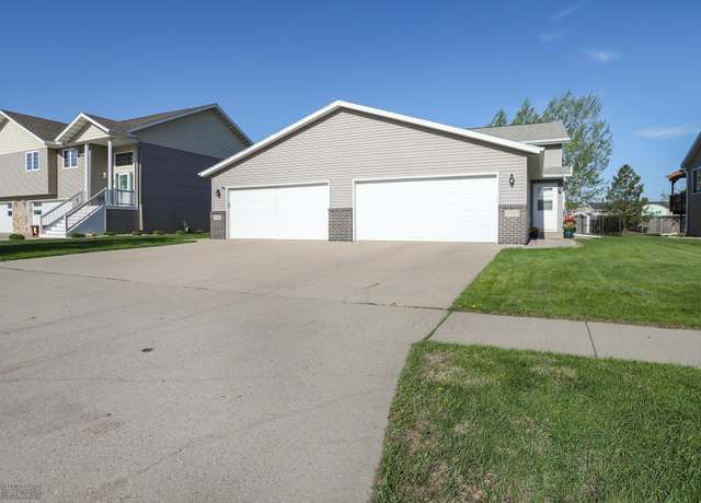 Property at 4845 44th St S, Fargo, ND 58104, 3 beds, 2 baths