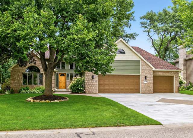 Property at 1913 120th Ln NE, Blaine, MN 55449, 5 beds, 4 baths