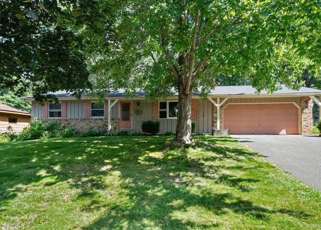 Property at 2974 Winthrop Dr, Maplewood, MN 55109, 3 beds, 2 baths