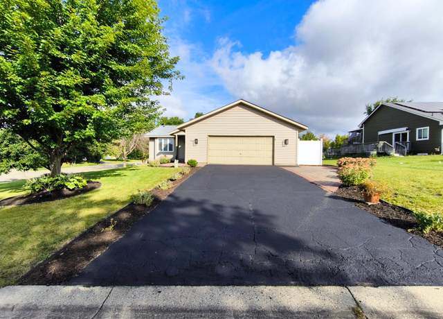 Property at 705 Koehnen Dr, Chaska, MN 55318, 5 beds, 2 baths