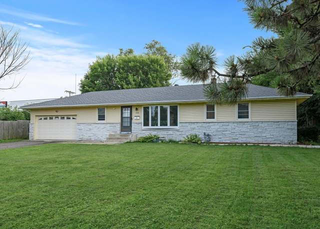 Property at 1116 Roselawn Ave W, Roseville, MN 55113, 4 beds, 2 baths