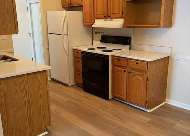 Property at 3155 Old Highway 8 Unit 101b, Roseville, MN 55418, 2 beds, 1 bath